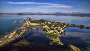 Κορωνησία. Ενας γαλήνιος παράδεισος (βίντεο)