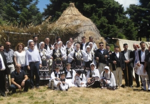 ΟΙ Σ Α Ρ Α Κ Α Τ Σ Α Ν Ο Ι μες τη ροή του χρόνου ...