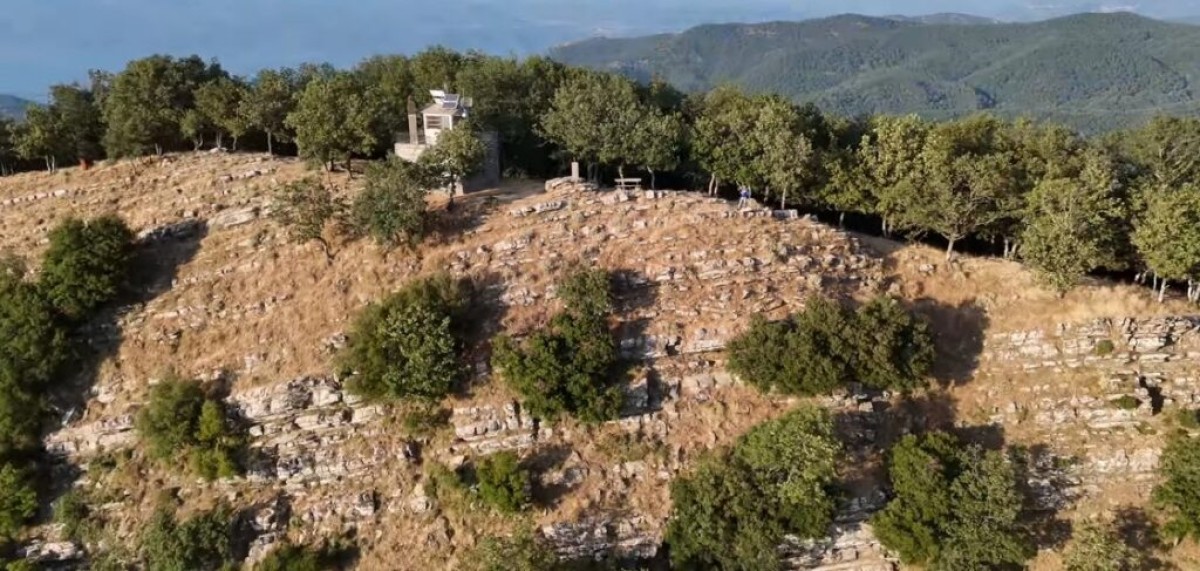 Κόβει την ανάσα η θέα από το ορεινό πυροφυλάκιο Αράκυνθου (βίντεο) (www.wondergreece.gr)