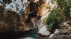 Λευκάδα: Μία βόλτα στους καταρράκτες στο Νυδρί (video)