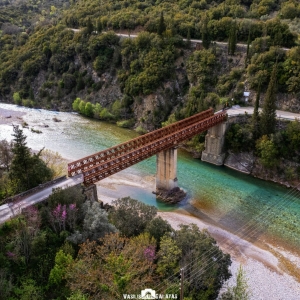 Εντυπωσιάζει η γέφυρα Μπανιά και το τοπίο της στον Εύηνο (βίντεο, φωτό)