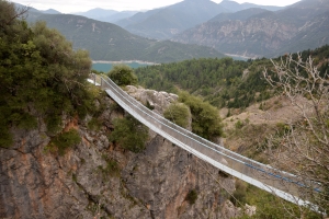 Το μοναδικό τοπίο και η συρμάτινη γέφυρα στην Αγία Δευτέρα Ψηλοβράχου (φωτο-video)