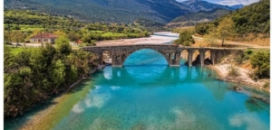 Κοιλάδα Αχελώου: Γαλάζιες ακτές σε έναν συναρπαστικό, αρχέγονο ορεινό κόσμο (www.trevel.gr)