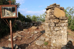 Ψευτοί, το λησμονημένο από την ιστορία βανδαλισμένο χωριό στο Μπαμπαλιό