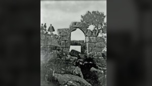 Η Αυλόπορτα της Παλαιομάνινας: Όταν ο Αχελώος περνά μέσα από την Ιστορία